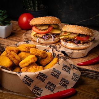 Nuggets Box 20sztuk + 2x Chickenburger Small + 2 sosy