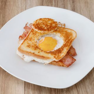 Sándwich de bacon y huevo