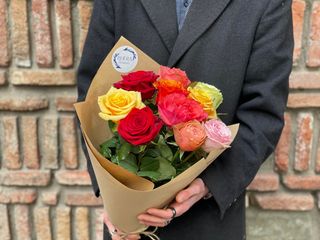 ფერადი ვარდების თაიგული (10 ტოტი)