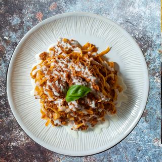 TAGLIATELLE BOLOGNESE