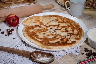 Plăcintă cu brânză dulce și stafide