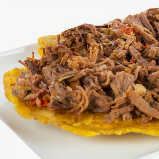 Patacon con carne