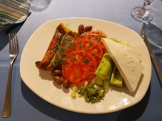 Салата Домати със сирене и печена чушка ( 400 г)