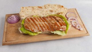 Bela vešalica u lepinji 150g