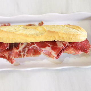 Bocadillo cured ham and tomato