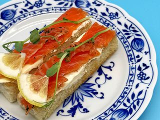 Канапка з лососем (100g)