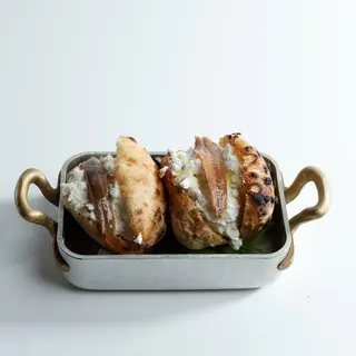 Muffolette ricotta di pecora, acciughe sott'olio 2 pezzi