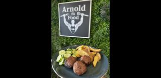 Пуешки кюфтета с чушка три броя с две гарнитури по избор (450г)