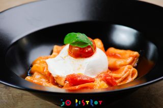 Paccheri ai 3 pomodorini con burrata e basilico