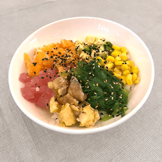 P8. Poke' salmon mix