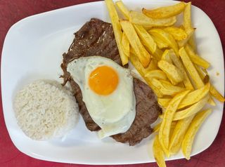 Bitoque de fêvera com ovo