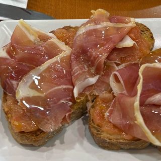 Desayuno de Tostadas c/Jamón aceite y tomate