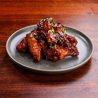 Aripioare de pui în sos unagi-chilli