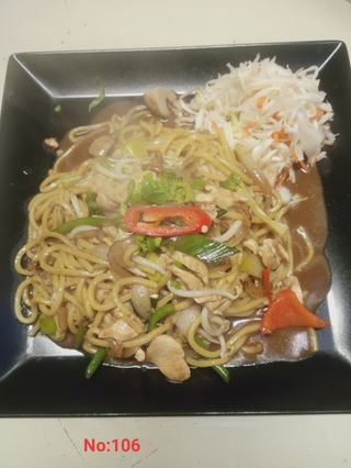 Makaron chiński z kurczakiem