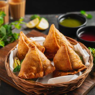 Samosa De Pollo (2 uds.)