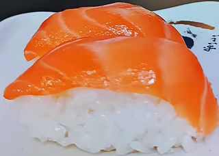 #51 Niguiri De Salmón (2 Uds.)