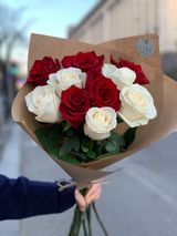 წითელი და თეთრი ვარდი 10ც