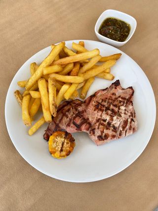 Secreto con patatas fritas