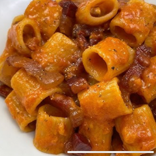 Mezze maniche o Tonnarello amatriciana 
