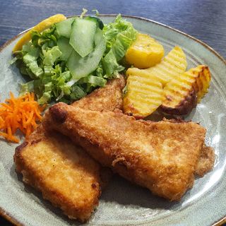 Домашен кашкавал пане с гарнитура