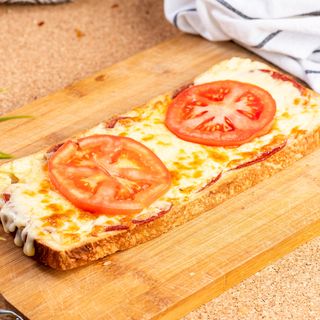 Принцеса с луканка и кашкавал (200г)