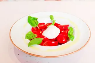 Caprese con burrata salata