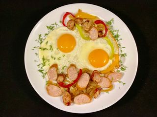 Яєчня з ковбасою (200г)