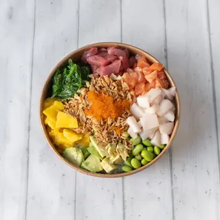 Salmón, Atún y Pez Mantequilla Poké Bowl