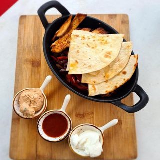 Chicken sizzling fajita