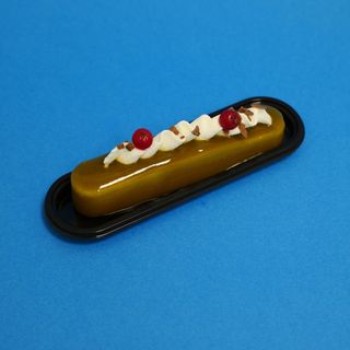 Eclaire pistacchio e gocce di cioccolato