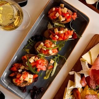 Bruschetti sa paradajzom