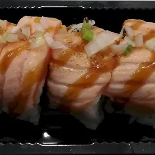 Salmon Avocado Roll Flambeado (8 Pzs.)