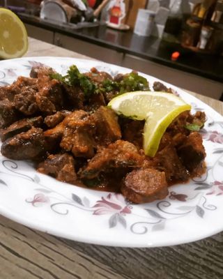 Hígado de pollo en salsa