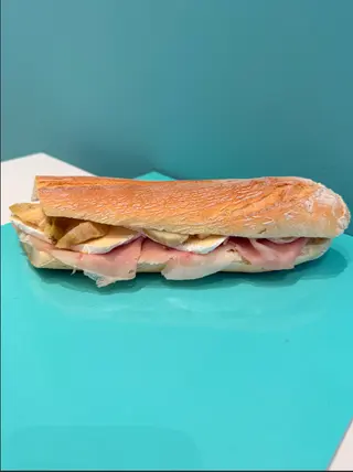 Sandwich cotto, carciofi e brie