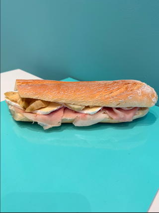 Sandwich cotto, carciofi e brie