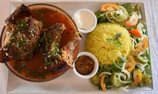 Demi Poulet + Sauce Rouge