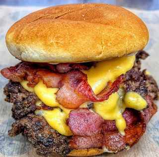 Menu Doble Smash Cheeseburger Bacon,C Papa Frita  y Bebida Incluso, Fries D