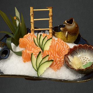 131.Sake sashimi / 15 pzs.