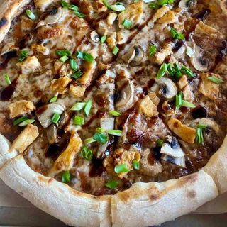 Піца З Куркою,грибами І Соусом Теріякі