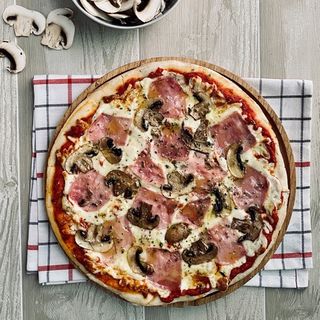 Prosciuto e Funghi Pizza