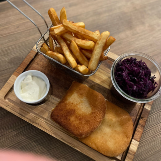 Ser smażony z frytkami