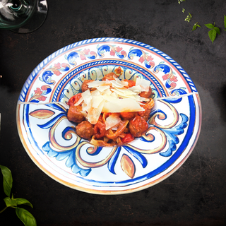 PASTE CU CHIFTELE SI SOS DE ROSII