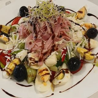 SALATA domnitelor din castel cu lipie