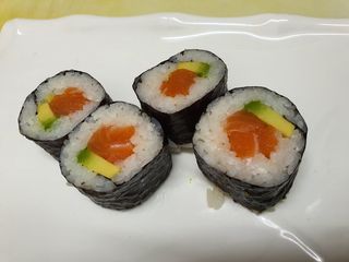 FM1. Fotomaki salmón con aguacate (4uds.)