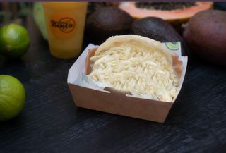 Arepa de queso llanero rallado