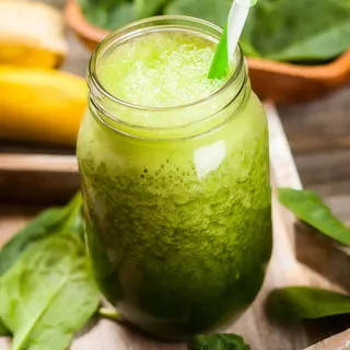 #2 Manzana verde + Hierbabuena + limón + jengibre + apio + pepino (250 Ml.)