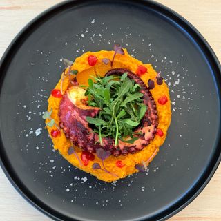 Pulpo con puré de patatas