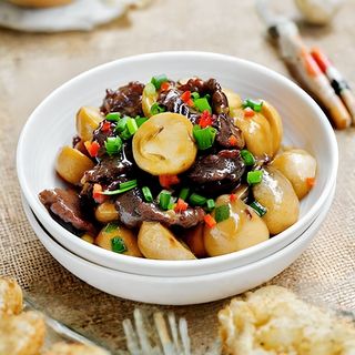 39 Шампиньоны с говядиной 圆菇牛肉