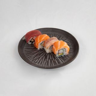 110. Uramaki rainbow roll