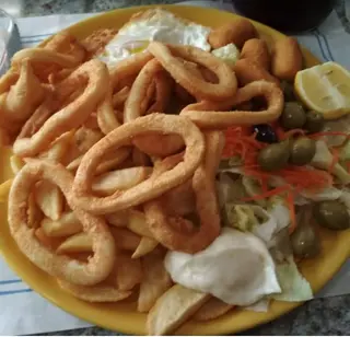 Calamares A La Andaluza Con Ensaladilla Rusa Y Patatas
